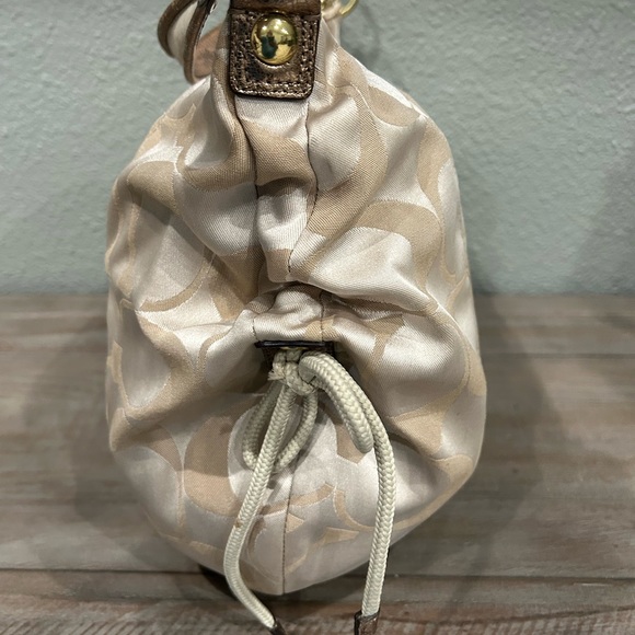 Authentic Signature Coach Poppy Shoulder Handbag - Picture 10 of 10